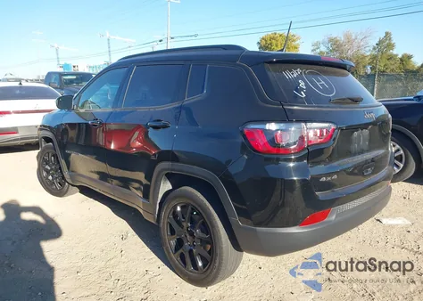 2024 Jeep Compass Latitude 4X4 z USA, uszkodzony, nr VIN 3C4NJDBN2RT158522